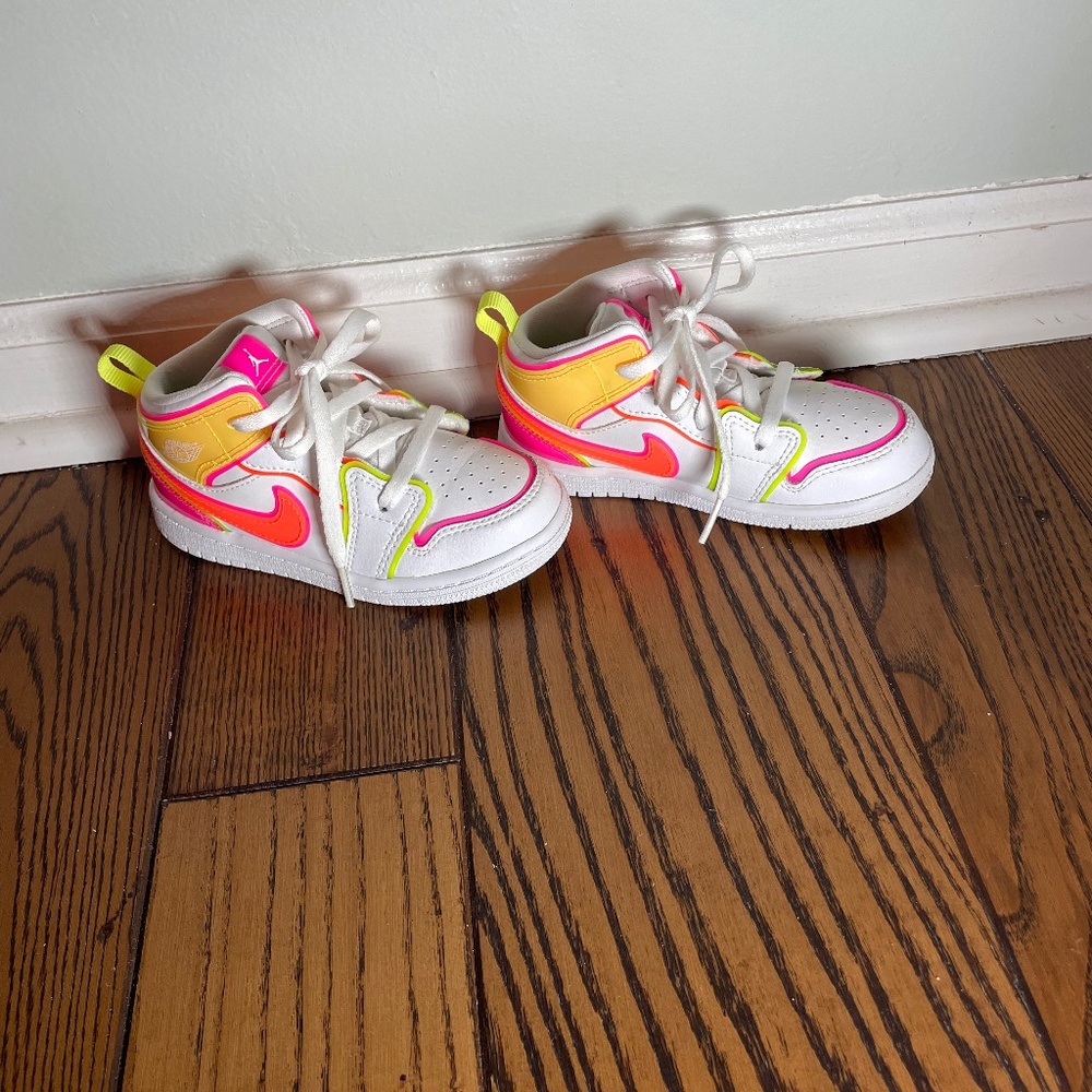 Nike Air Jordan Mid Edge Glow size 9 Toddler